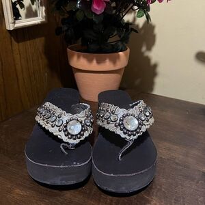 COWGIRL JEWELS FLIP FLOPS SIZE LARGE 9-10